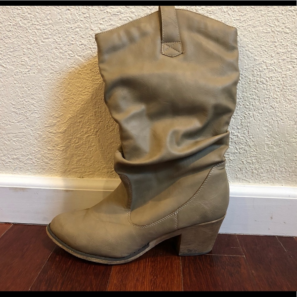 Light Tan Women’s Cowboy Boots! Size 11